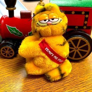 Vintage 1978 Garfield “Tempt Me Please” Plush a grabber Hugger 3 1/2” High